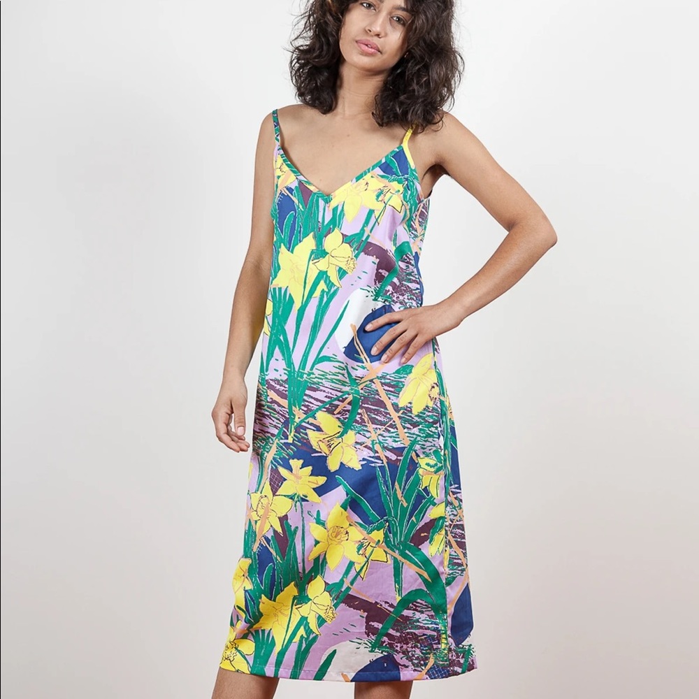 NWT Gravel & Gold Erra dress in Daffodils. Sz L